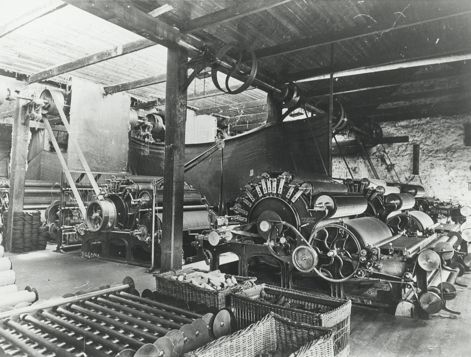 Black and white photo of machinery.